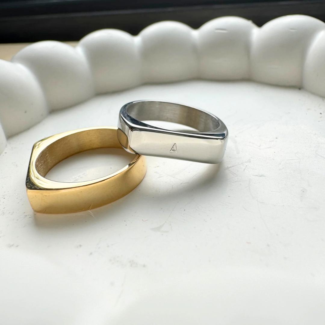 ARIYA Initial Signet Ring
