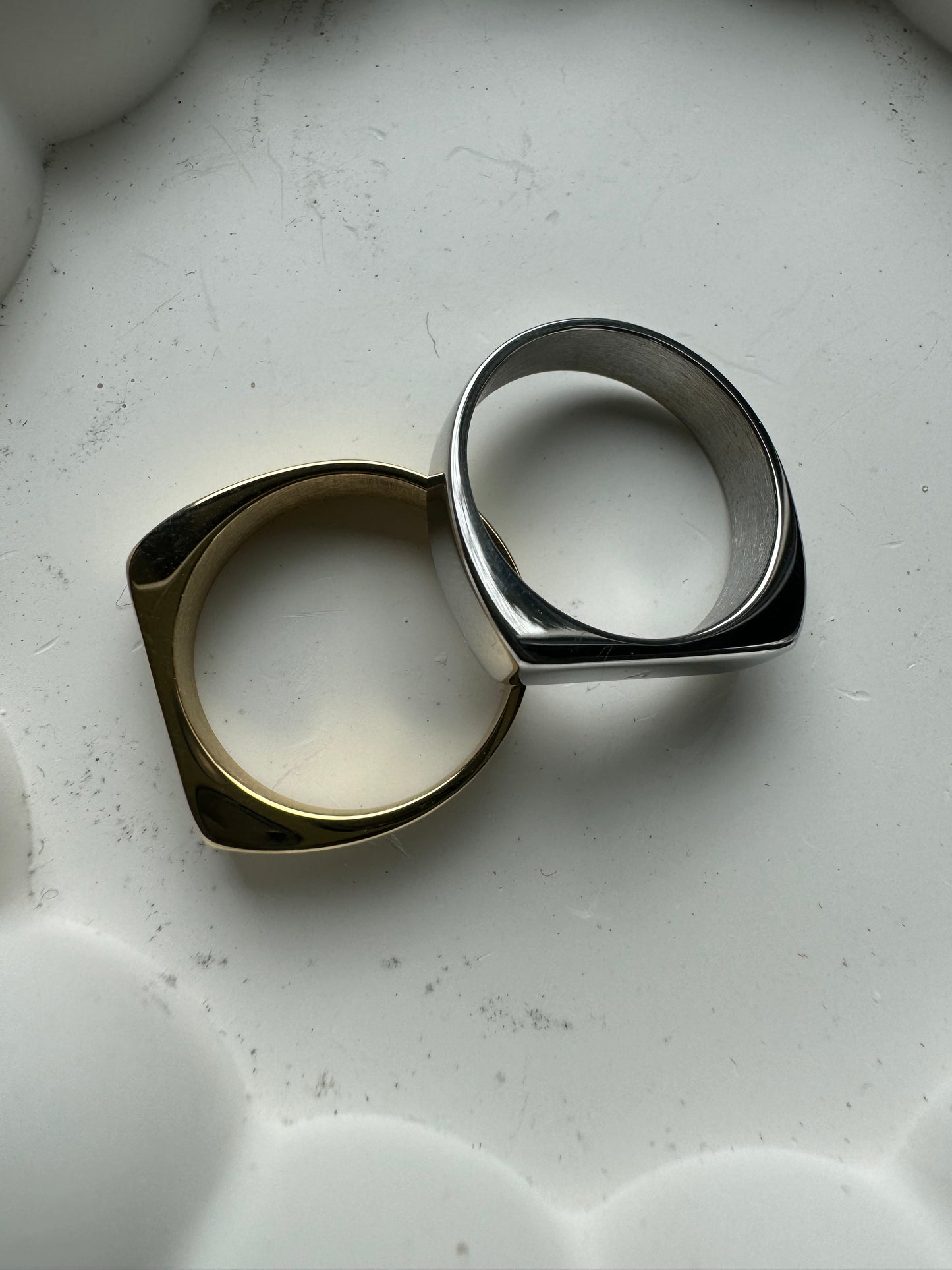 ARIYA Initial Signet Ring