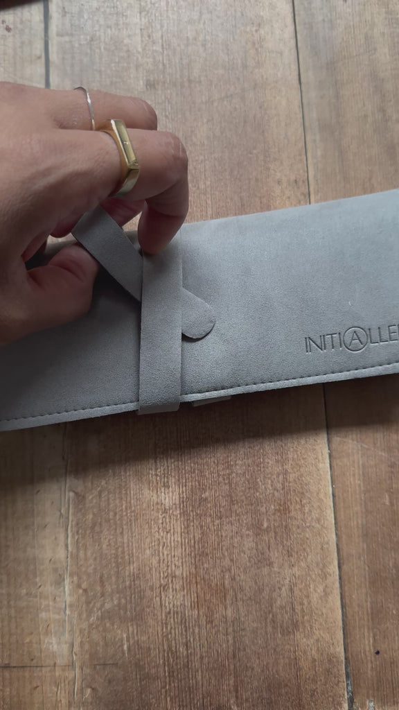 Foldable soft jewellery pouch with compartments 